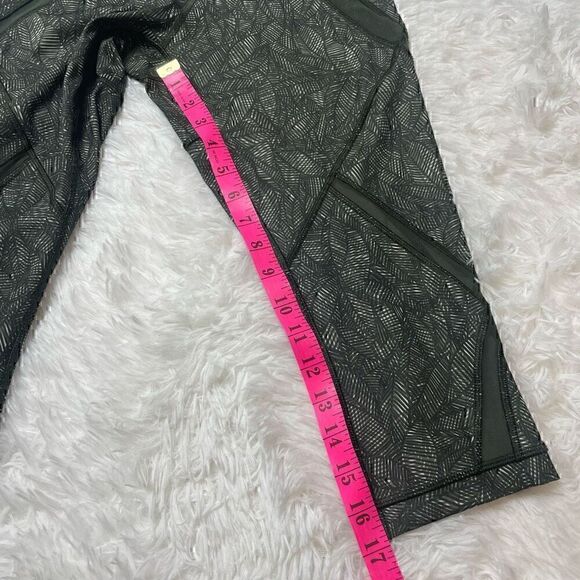 Lululemon Breezy Mesh Green Leaf Leggings Crop Capris Size 6 Athletic Stretch - Picture 6 of 9